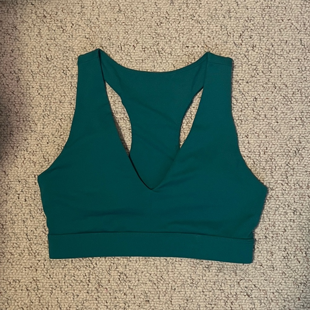 Fabletics On-The-Go Midi Medium Impact Sports Bra
